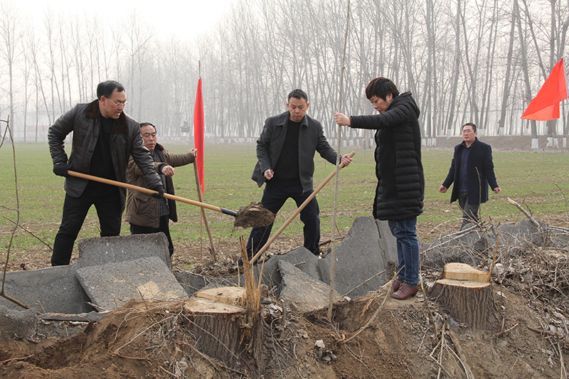 博農集團領導、基層黨政負責人等同志積極參加植樹活動